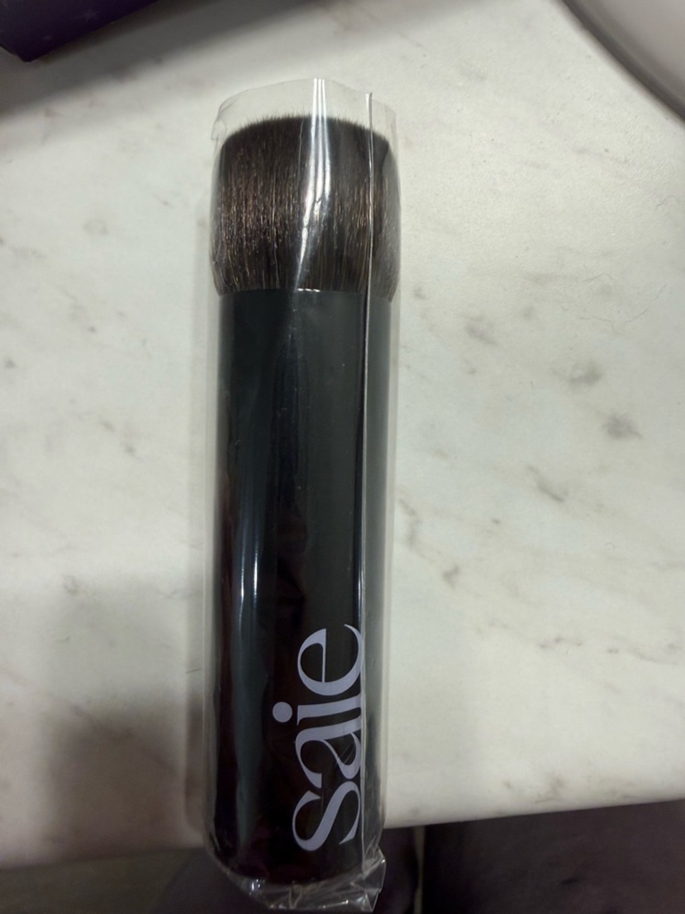 Saie the base brush Foundation Brush in Black and Brown